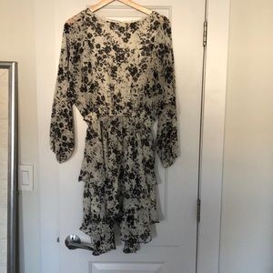 Beautiful spring dress by SOCIALITE size XS-S